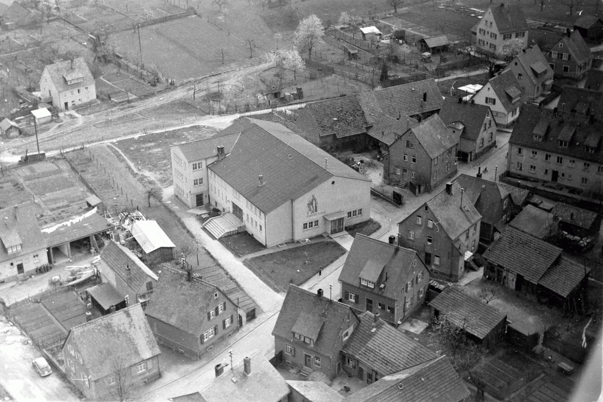 Luftaufnahme des neuen Pfarrheims