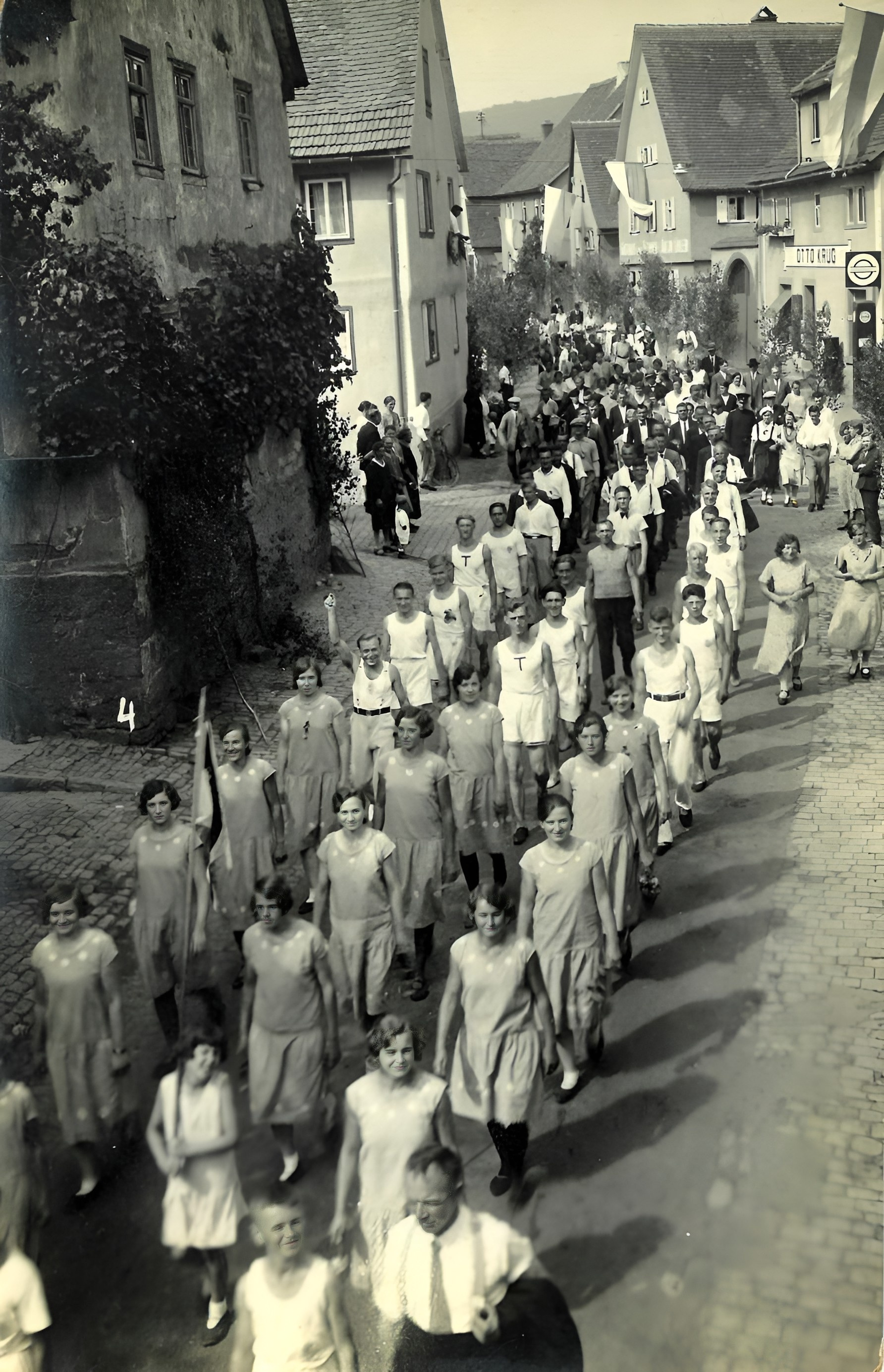 Festzug in der Trennfurter Straße